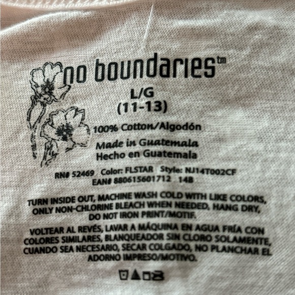 NO BOUNDARIES tank top, Large, white with metallic silver stars of all sizes. - Picture 5 of 5